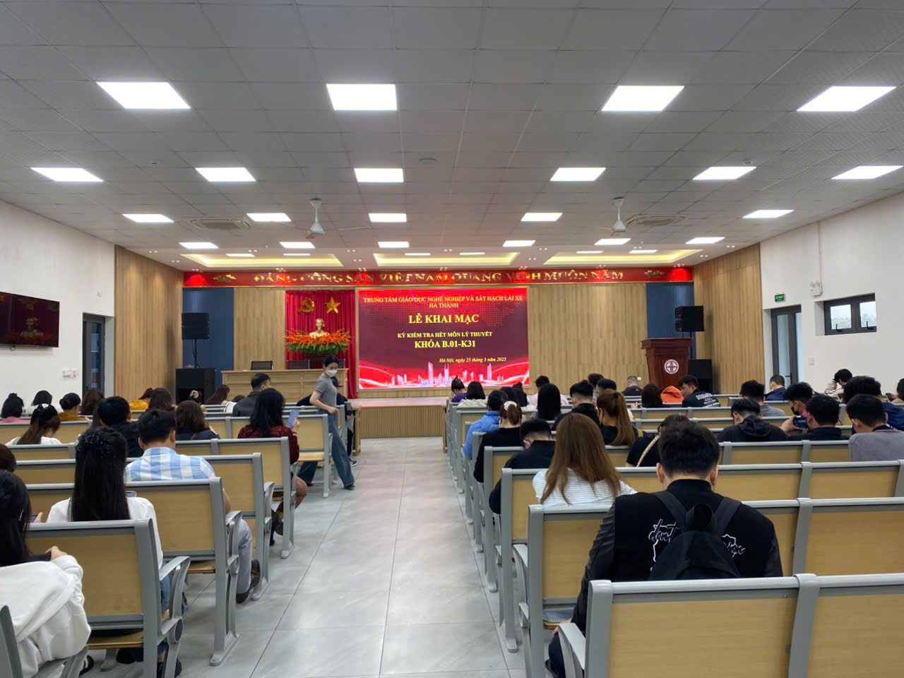 Học viên thực hành lái xe